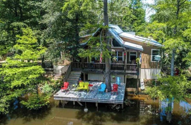 Relax, Fish, Visit Historic Jefferson & Caddo Lake