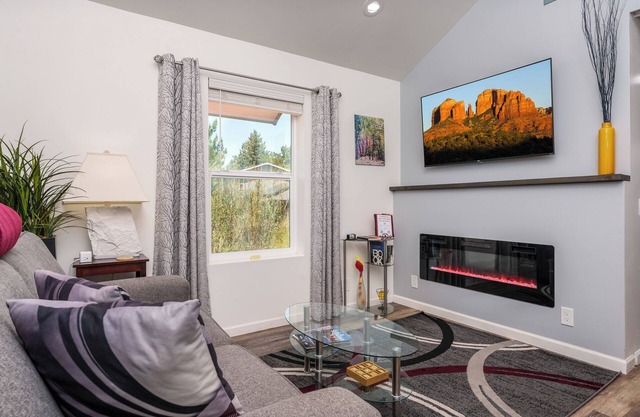 Relax In Luxury! ✯ High Speed Wi-Fi ✯ Washer/Dryer ✯ Dishwasher ✯ Free Parking!
