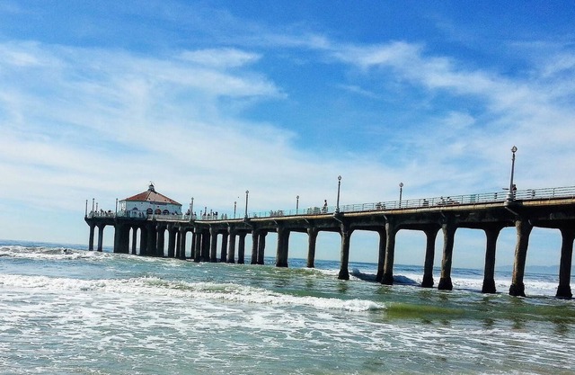 Relax! Manhattan Beach 4 BR Spacious Home with Bikes and Surfboards