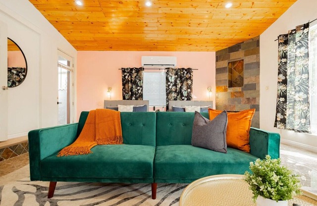 Relax & Play: Private Modern Stay & Chef's Kitchen
