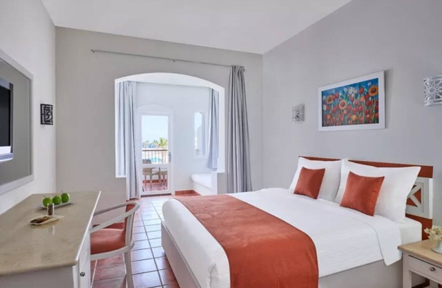 Relax & Recharge | Beachfront Resort with Spa, Daily Shows & Swim-Up Bar