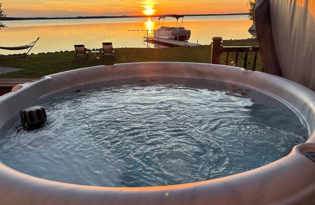 Relax & Unwind - Cozy Waterfront Oasis Near Duluth