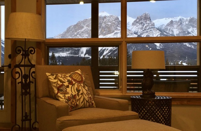 Relaxed Luxury with Inspiring Mountain Views
