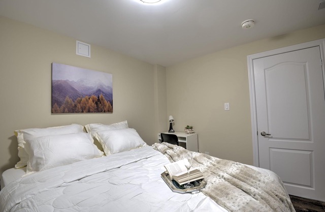 Relaxing 3 BR Basement Residence