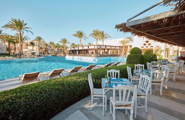 Relaxing Beachfront Room with Outdoor Pool and Near Makadi Water World