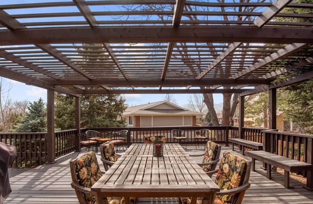 Relaxing Escape Complete With Home Theater and BBQ