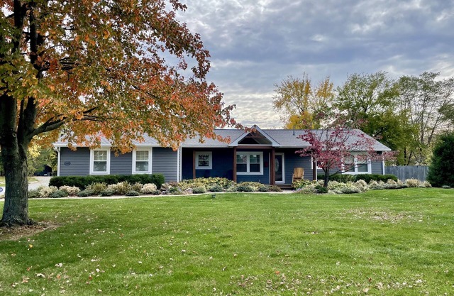 Relaxing family-friendly home in the country just 5 minutes from Grand Park.