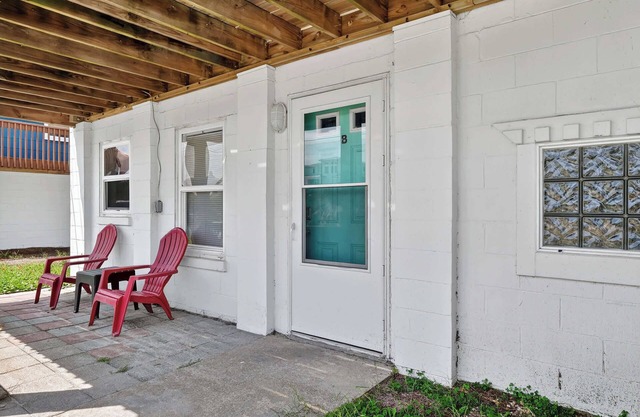 Relaxing Ground-Floor Escape in Holly Ridge