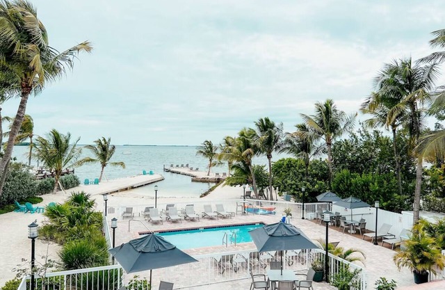 Relaxing King Stay w/Sunset Views! Pet Friendly, Free Parking!