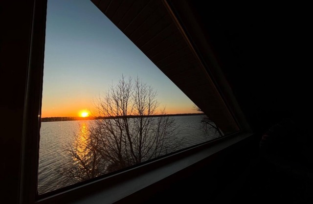 Relaxing Lake Scugog Cottage – Stunning Sunsets, Great Fishing place!