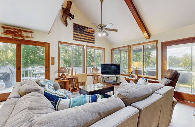 Relaxing lakeside retreat with boathouse, dock, deck, firepit and screened porch