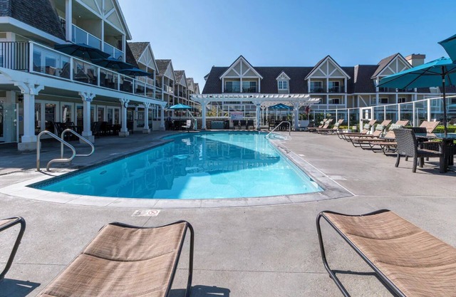Relaxing Oasis in Carlsbad! 4 Convenient Units, Swimming Pool, Free Parking!