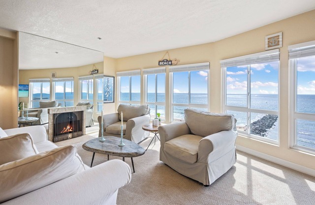 Relaxing Ocean Front Getaway with Views, Views, Views!
