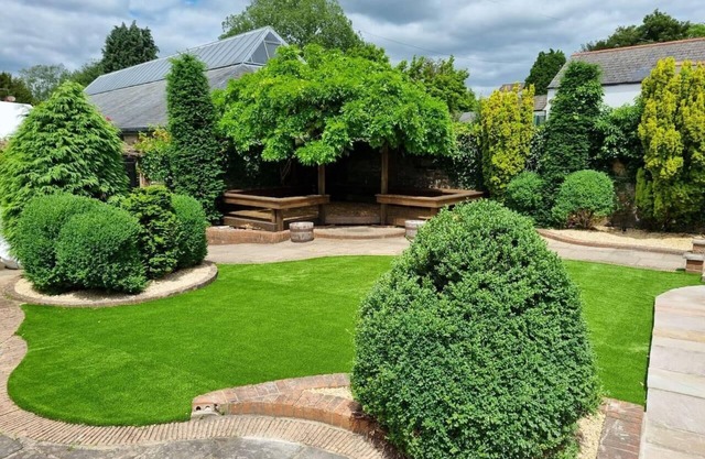 Remarkable 4-Bed Cottage in Cearleon