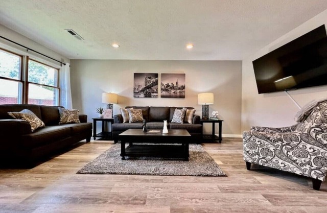 Remodeled 2 BDRM Ranch Attached Home Liberty, TWP