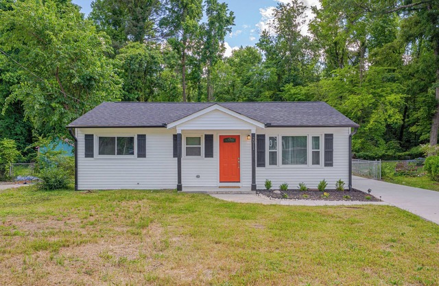 Remodeled 3-bedroom house centrally located in Durham near campus + downtown