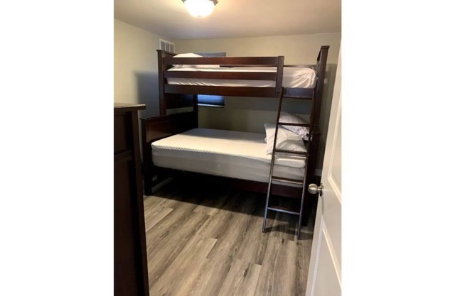 Remodeled 3BR/1.5B, huge yard, off street pk