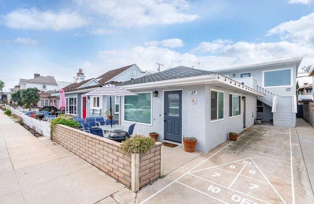 Remodeled 4bdr Duplex on Balboa Island