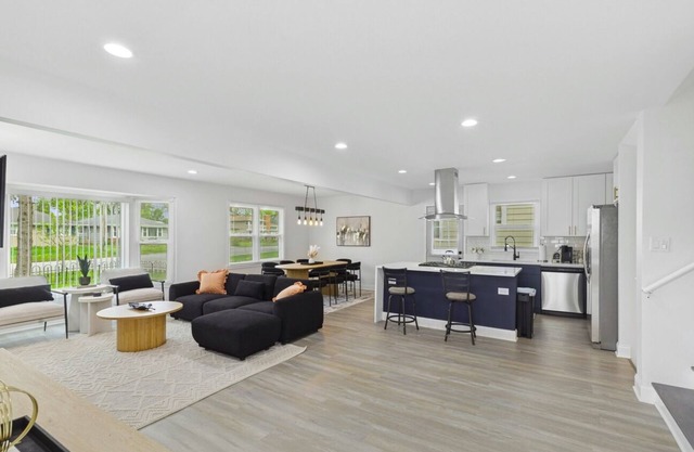 Remodeled Charming Home,Backyard w/Pergola,Pool/Ping Pong Game Room, Homewood IL
