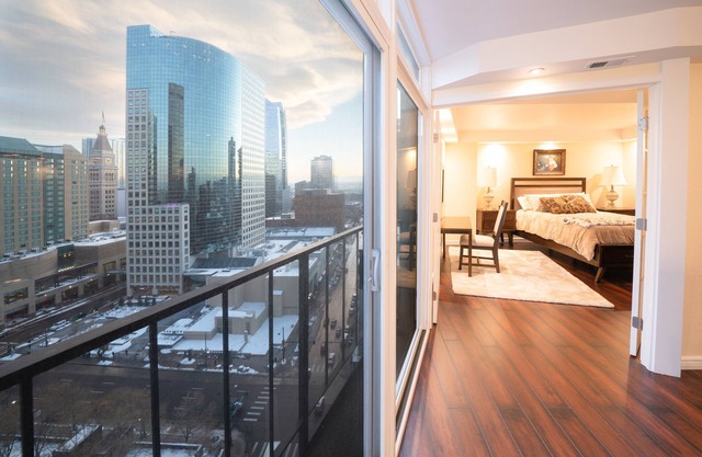 Remodeled Downtown Condo-19th floor- gym-Amazing Views