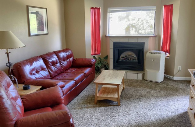 Remodeled Fully Furnished Barefoot Resort Condo at Terry Peak!