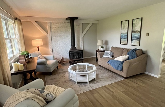 Remodeled Modern 4BR Avon Home with 3 Living Rooms on Large Private Lot/Farm