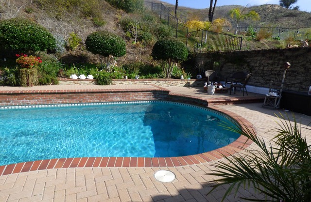 Remodeled one story pool home, hiking trails, lake, beach & more.