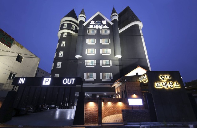 Renaissance Hotel