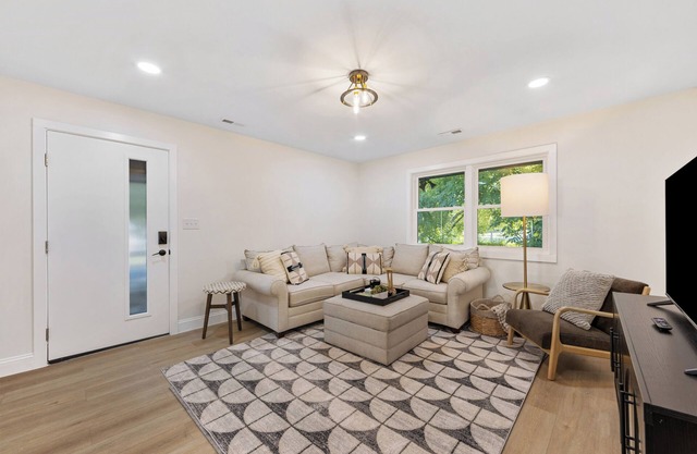 {Renovated 2BR in CLT – Where Location, Comfort & Mild Bragging Rights Collide}