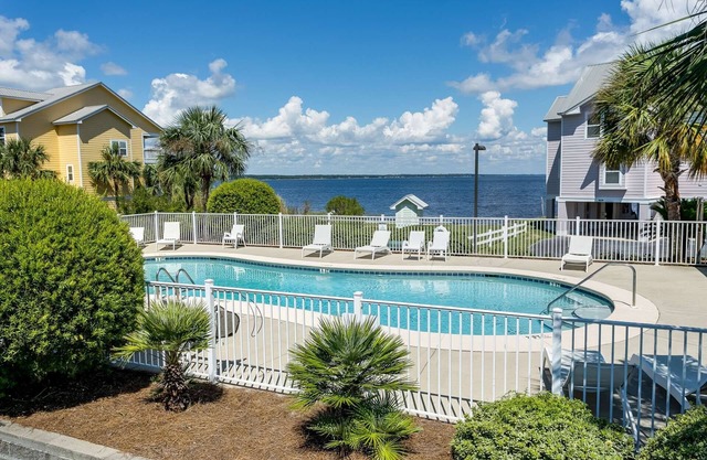 Renovated 2BR Townhome w/Balconies & Views of Perdido Bay | Kayaks & Golf Included | Community Pool