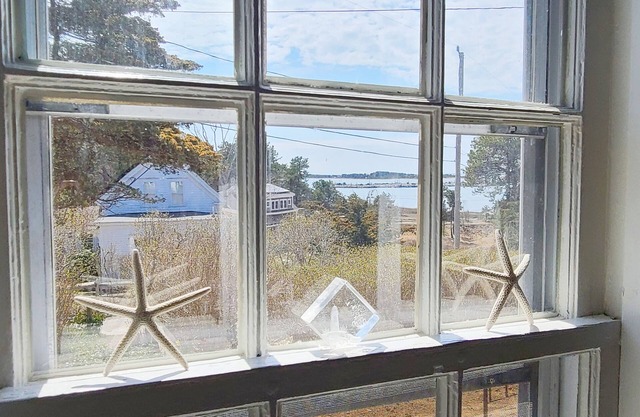 Renovated 5BD-Walk to Uncle Tim's Bridge, Hot Tub, Fire Pit, Screen Porch & A/C