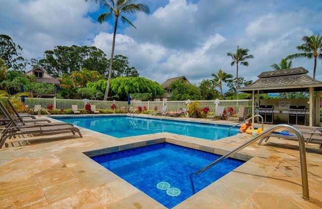 Renovated, Air Conditioned 2nd Floor Princeville CondonHas Primary BdRm & Loft