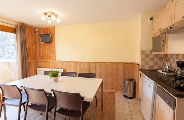 Renovated and Comfortable Apartment · Ski-in/Ski-out · Free Wifi & Cabin