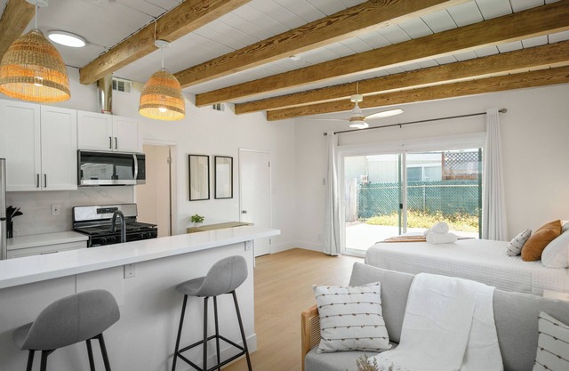 Renovated Cali chic studio w/AC