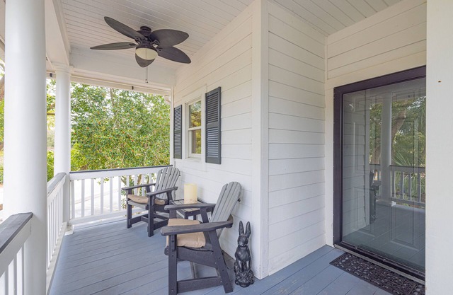 Renovated, Charming 3 BR Villa in WD, Golf Cart Included, & Short walk to Beach!
