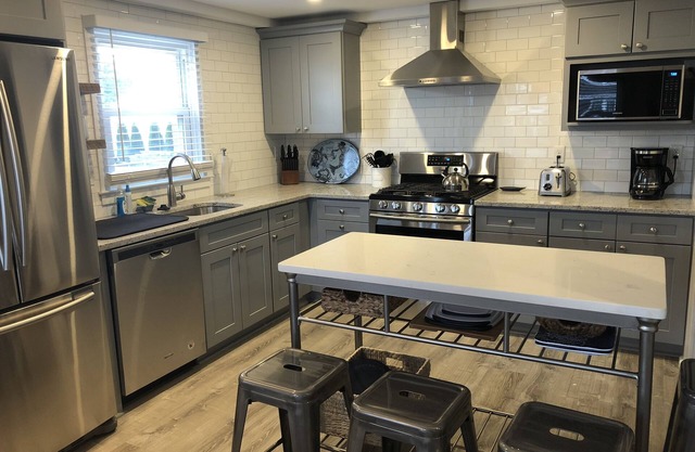 Renovated duplex! Beach block, North End Surf City, lower unit