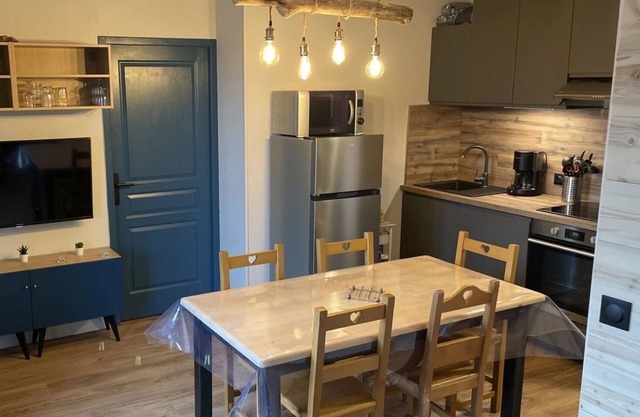 Renovated 3-star mountain family apartment with pool