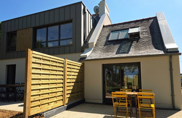 Renovated house 300 m from the beach and the GR34