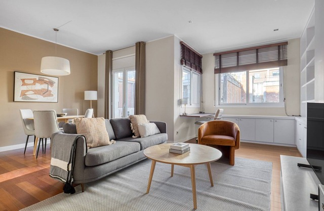 Renovated Les Corts 2BR w/Balcony, by Blueground