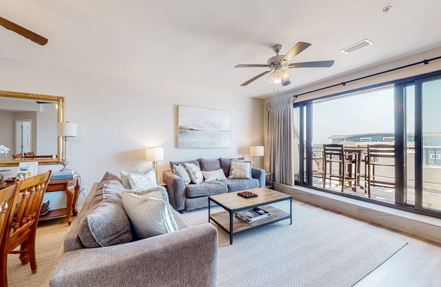 Renovated oceanfront condo with lanai, pool, hot tub & view - snowbird-friendly