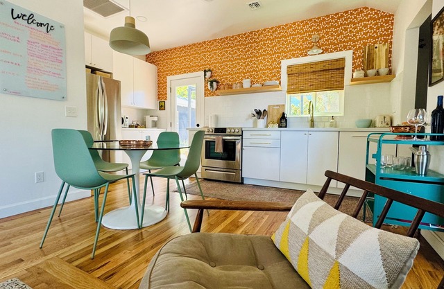 Renovated Retro Bungalow - Walk to Downtown!