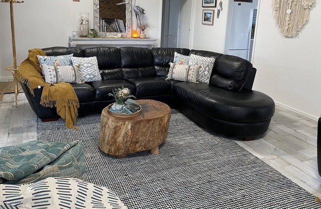 Renovated Rye Beach House in Peaceful Location 3 min. to Rye Pier with Fireplace
