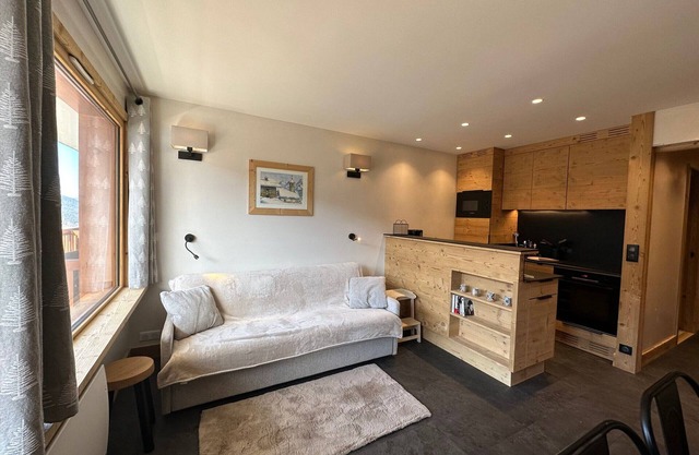 Renovated studio with balcony, direct slope access and parking in Méribel