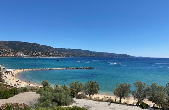 Renovated T2 duplex 20m from beach with sea view, parking and WIFI