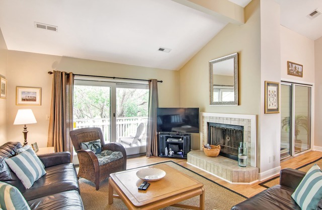 Renovated townhome next to golf course w/community pool access- close to beach