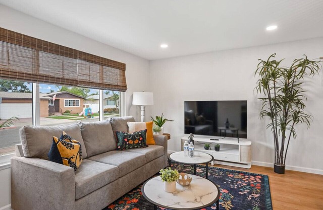 Renovated Urban Oasis the Heart of San Diego