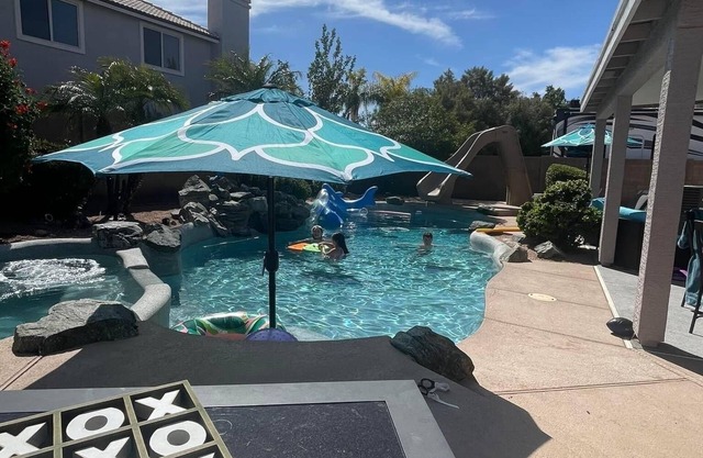 Renovated WATERSLIDE Heated pool with Spa Golf Course on-call pool assistance