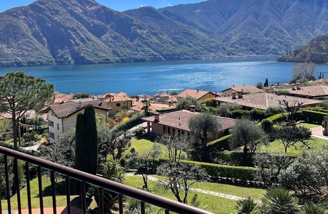 Residence Brentano Lake view apartment
