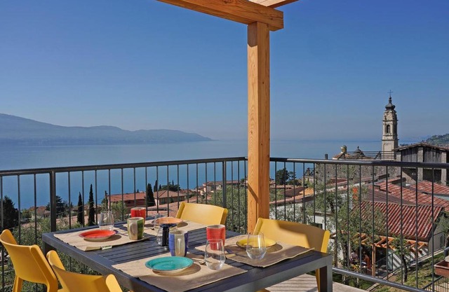 Residence Dany appartamenti con cucina vista lago piscina e parcheggio