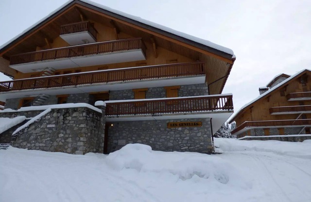Residence Les Genelles - Apartment 3 rooms located in Méribel Altiport at the foot of the ski slopes and close to the golf course